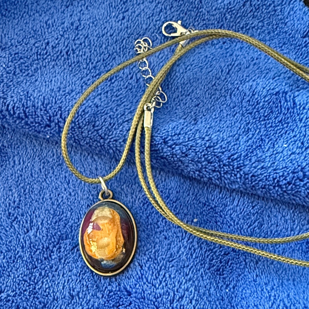 Unique Resin Elegant Gold Pendant Necklace - Picture 9 of 9